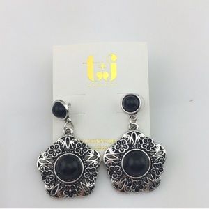 Black stone flower earrings